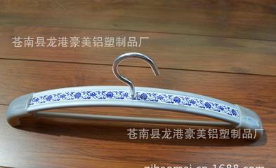 【豪美晾衣架 升降落地戶(hù)外衣架大量供應(yīng)批發(fā)代理商 青花瓷貼花衣?lián)巍繄D片,海量精選高清圖片庫(kù)_蒼南縣龍港豪美鋁塑制品廠(chǎng)-中國(guó)網(wǎng)庫(kù)